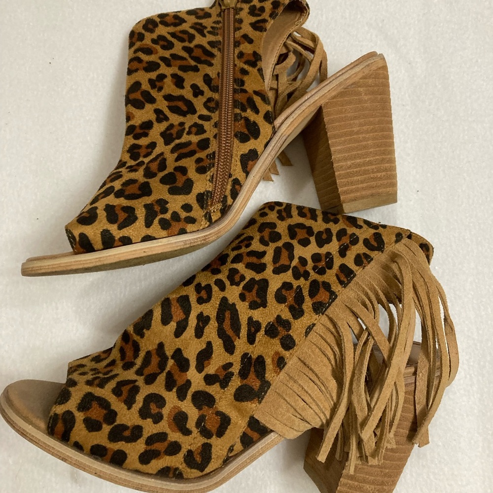 Size 6 leopard fridge sandals